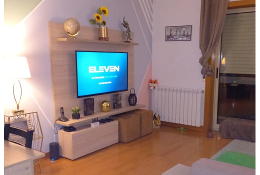 Painel de Parede p/TV c/Puffs