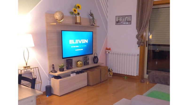 Painel de Parede p/TV c/Puffs