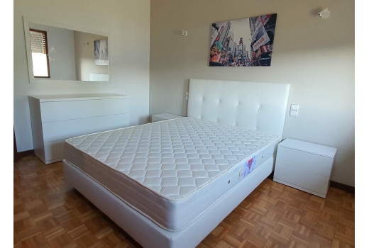 Quarto Estofado Branco