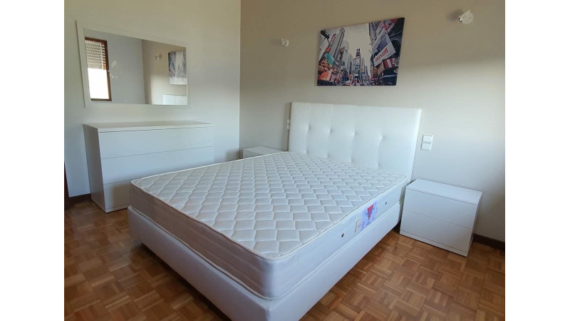 Quarto Estofado Branco