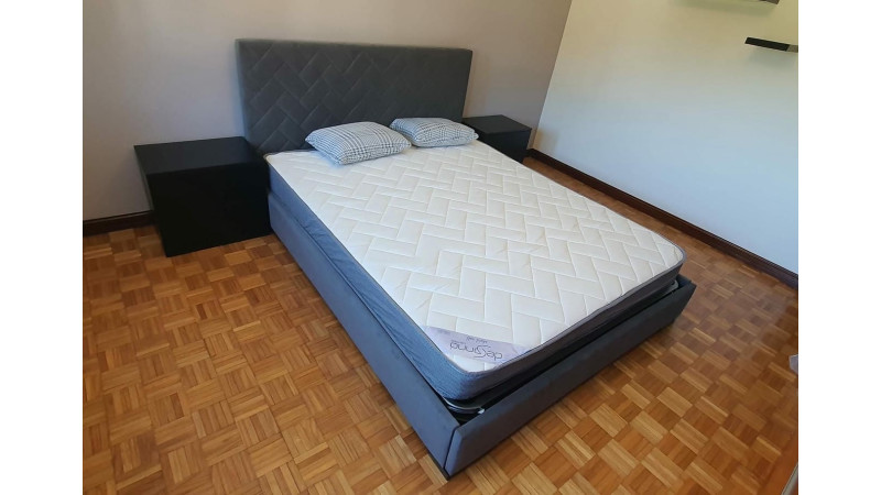 Quarto Estofado Preto