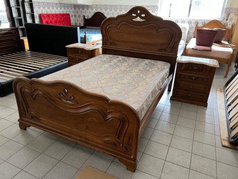 Quarto de casal clássico — castanho