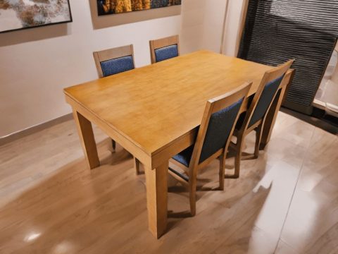 Mesa extensível e 4 cadeiras — cerejeira · 160 cm