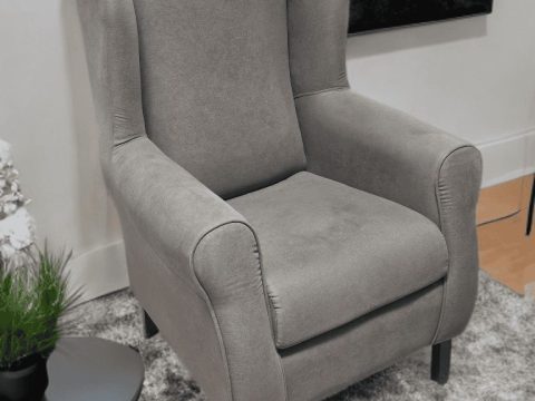 Cadeirão de orelhas — cinza · 80 cm