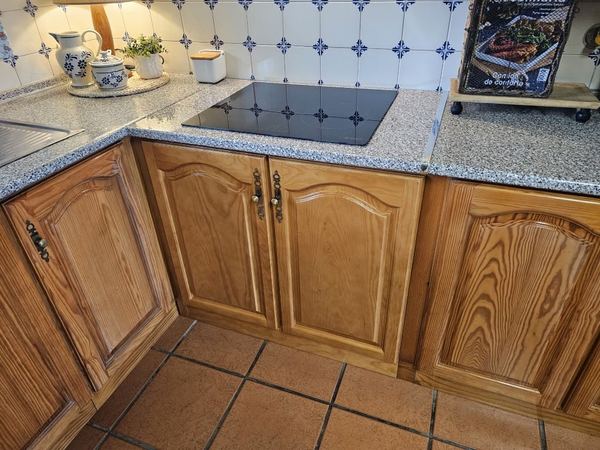 Módulo de cozinha alterado para uma placa nova, com bancada de granito
