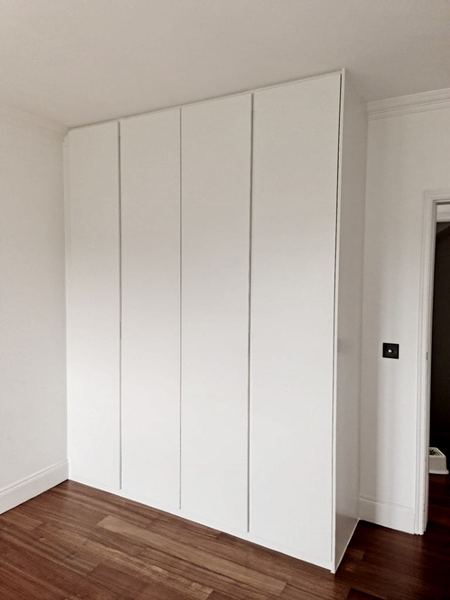 Roupeiro de quatro portas lacado branco